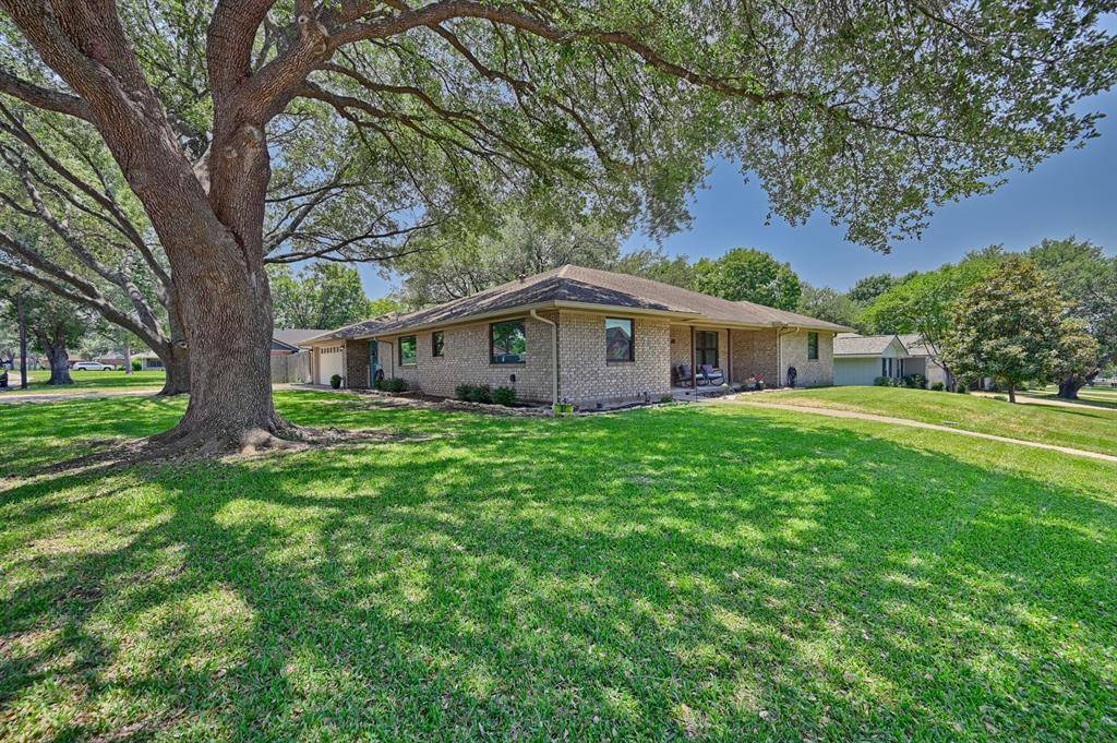 1600 Pecan, Brenham, TX 77833