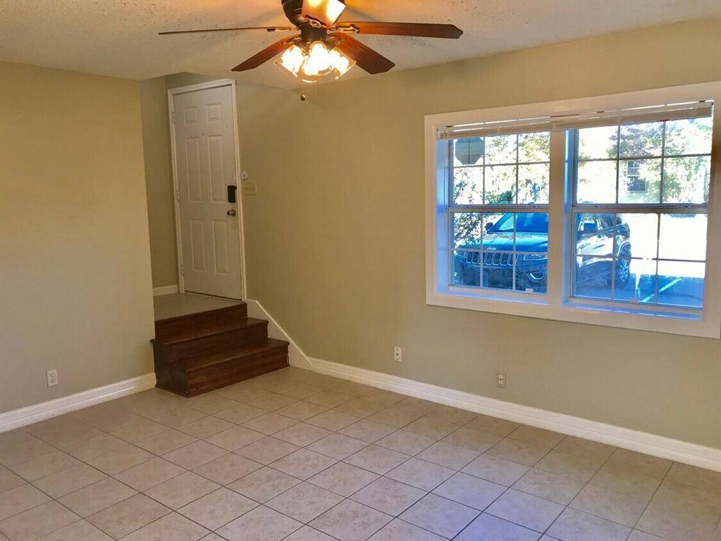 210 Austin Street, Grapevine, TX 76051