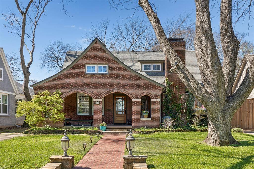 1011 N Clinton Avenue, Dallas, TX 75208