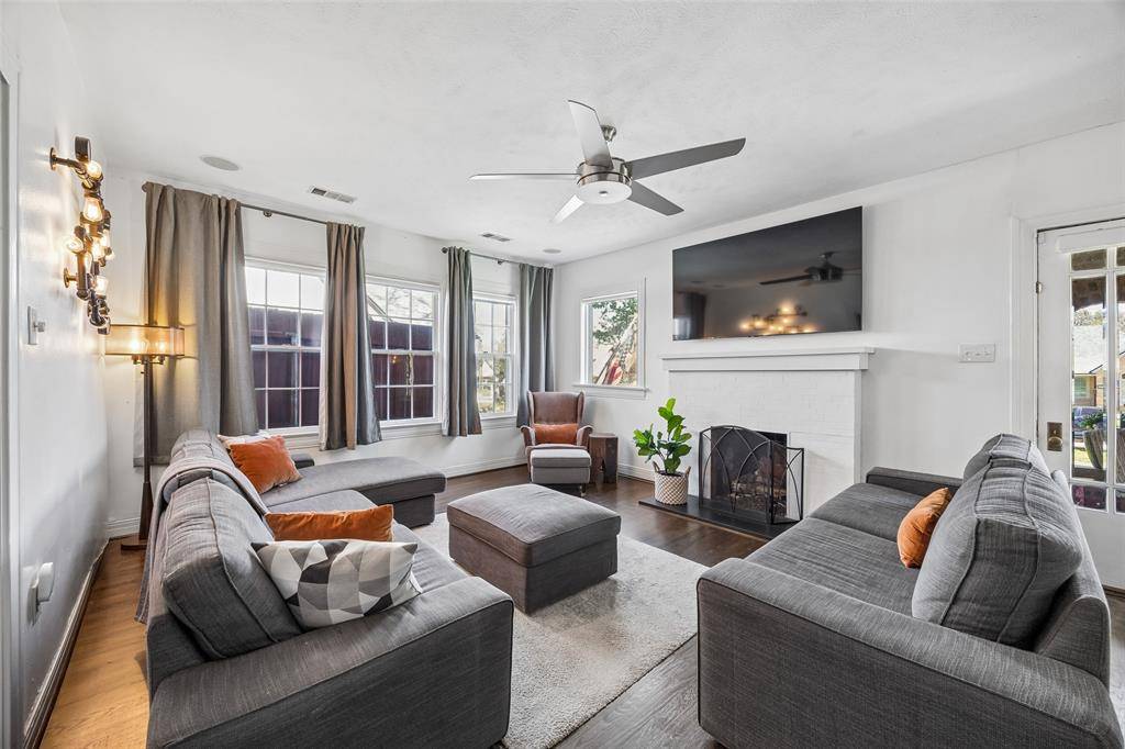 1011 N Clinton Avenue, Dallas, TX 75208