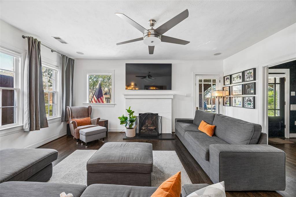 1011 N Clinton Avenue, Dallas, TX 75208