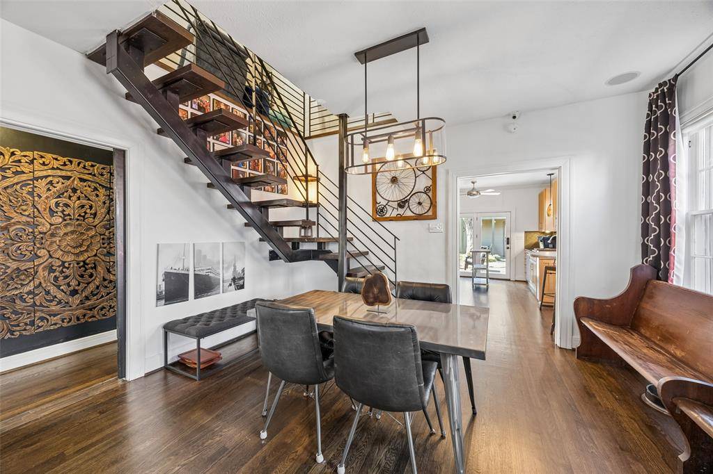 1011 N Clinton Avenue, Dallas, TX 75208