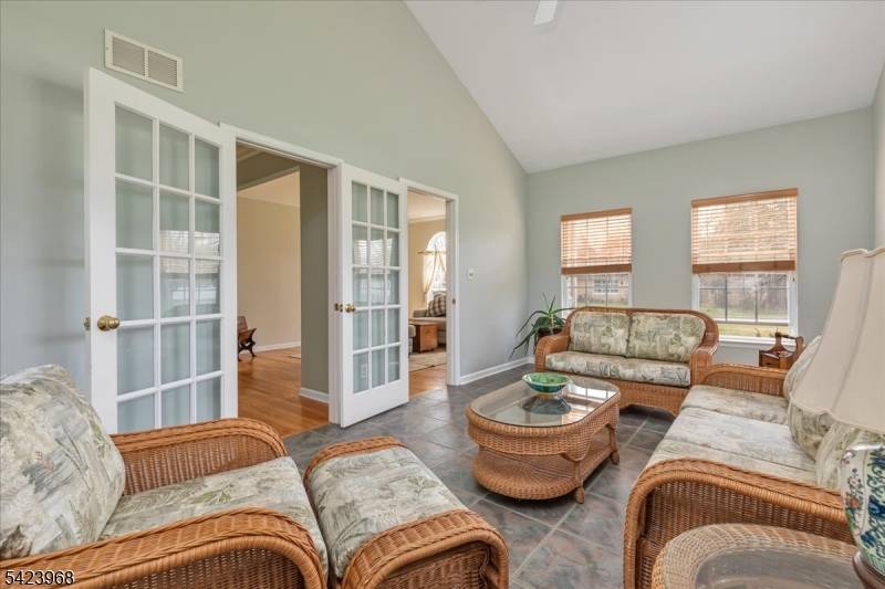 2 Nicole Dr, Franklin Twp., NJ 08873