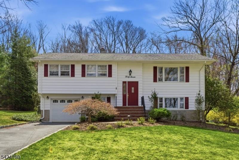 47 Siek Rd, Kinnelon Boro, NJ 07405