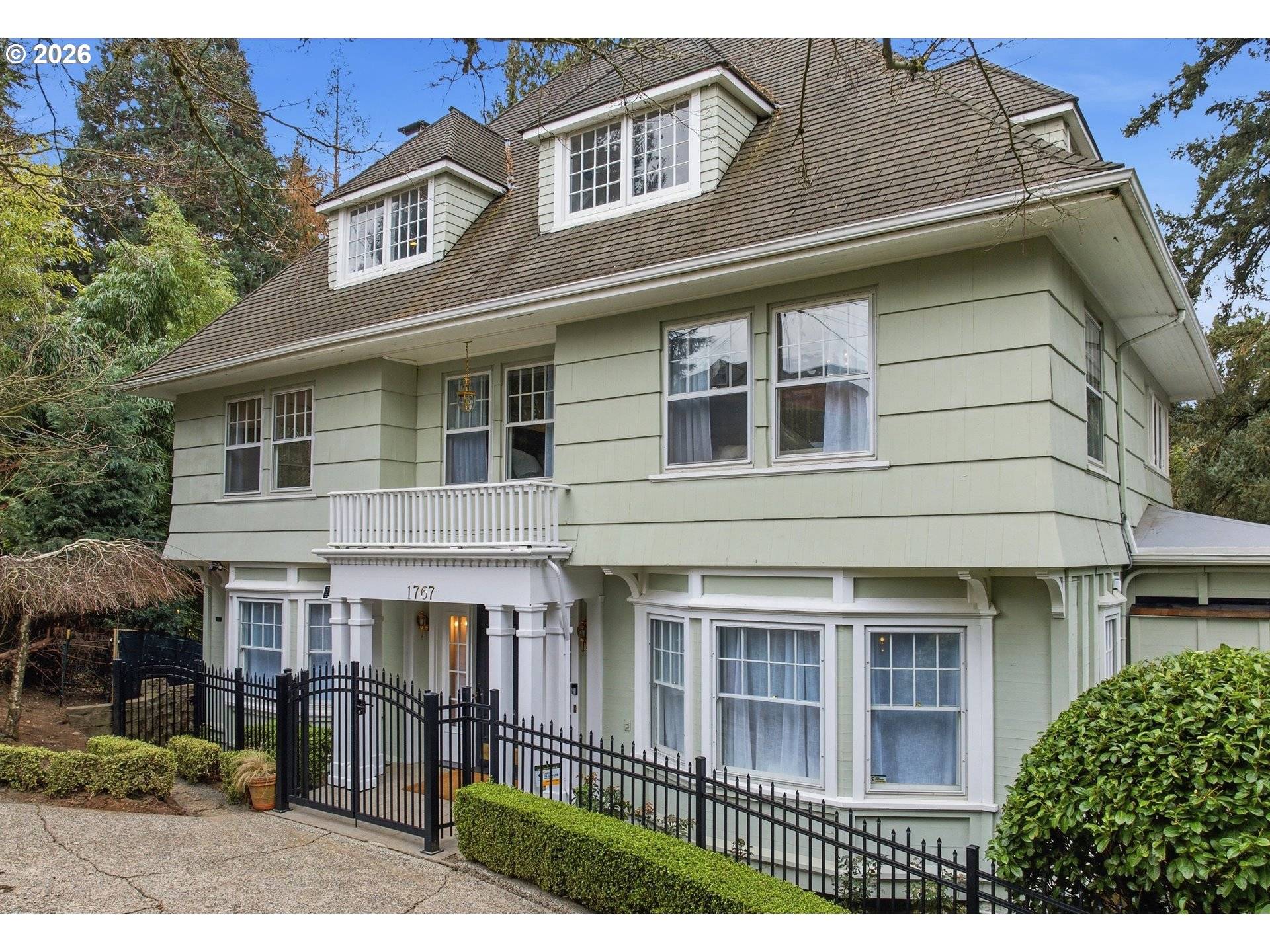 1767 SW PROSPECT DR, Portland, OR 97201