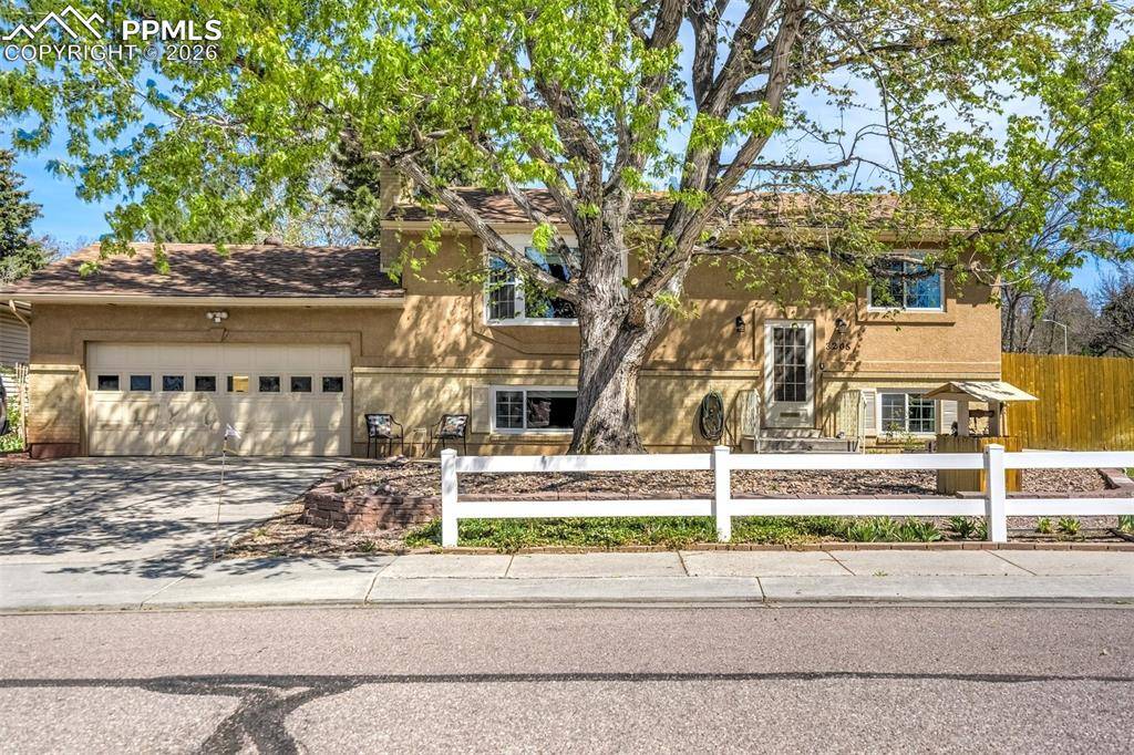 3205 Raindrop DR, Colorado Springs, CO 80917