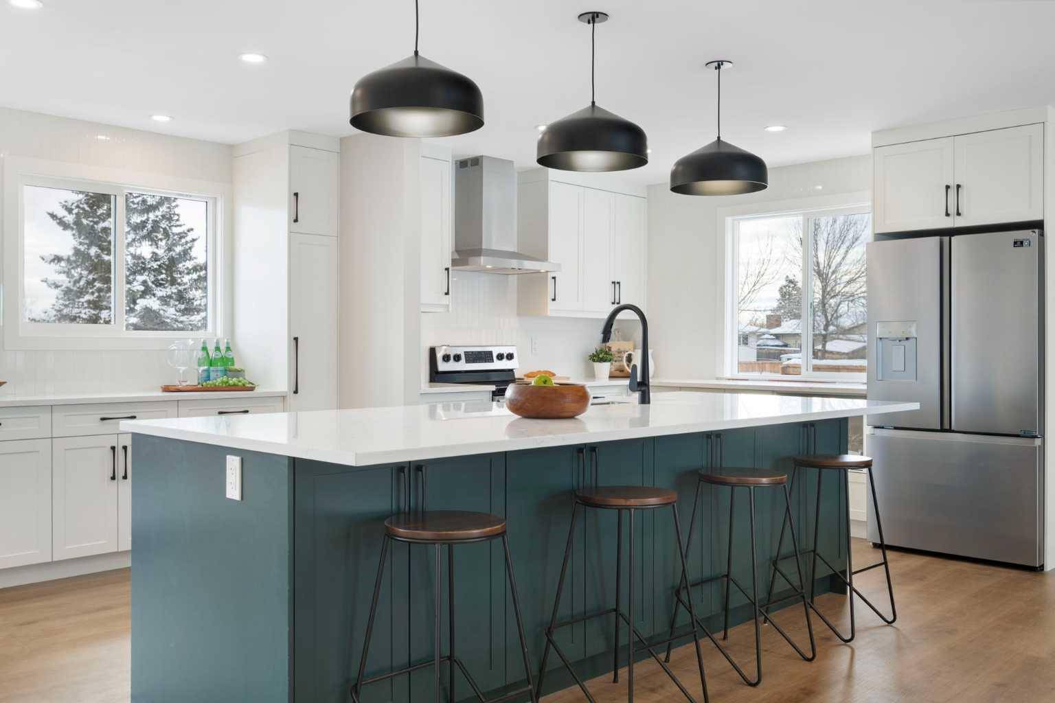 248 Madeira PL NE, Calgary, AB T2A 5T1