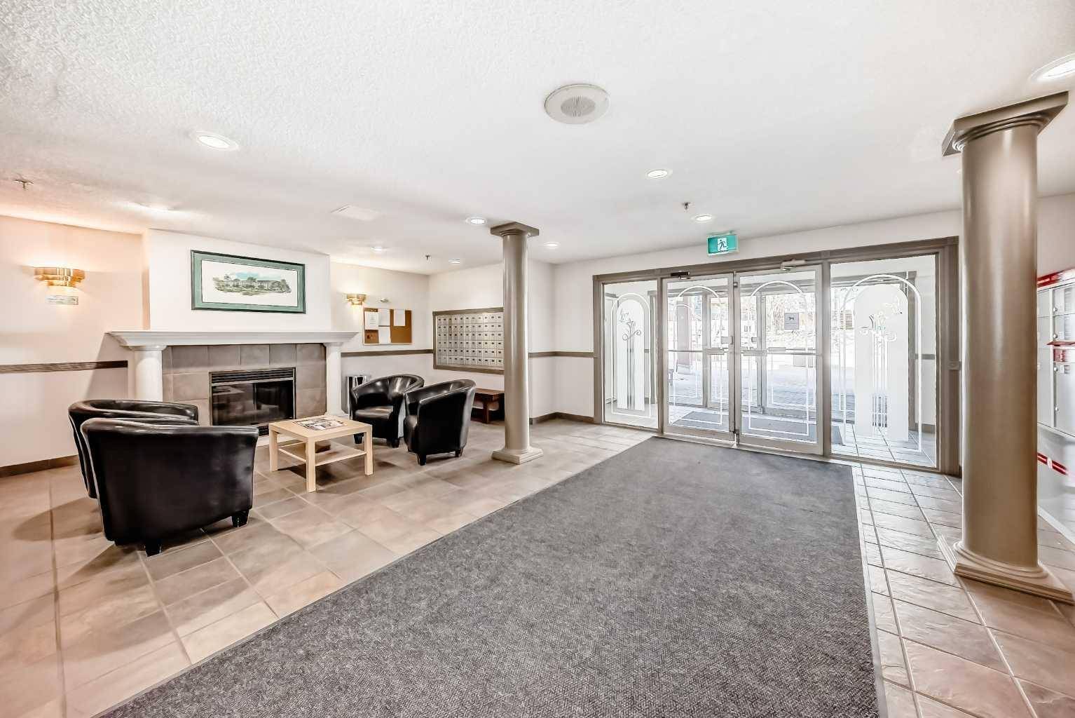 525 56 AVE SW #110, Calgary, AB T2V 4Z9