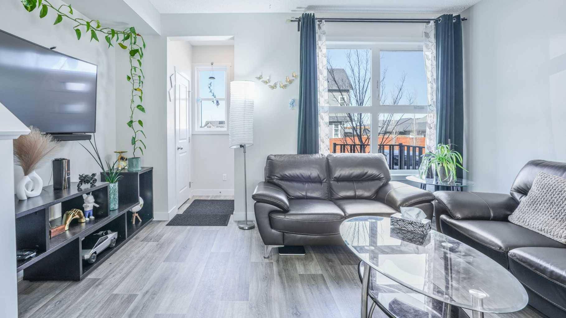 100 Carringvue WAY NW, Calgary, AB T3P1K7