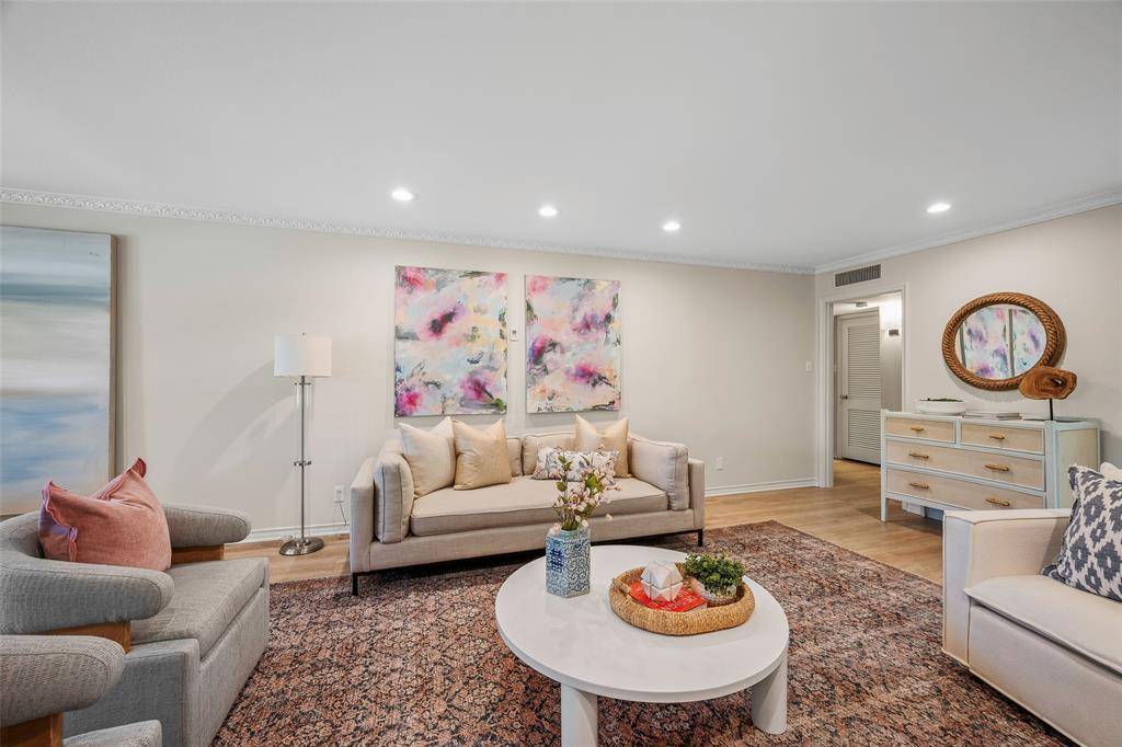 6226 Bandera Avenue #C, Dallas, TX 75225