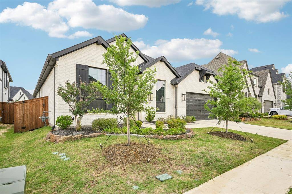 704 Colt Drive, Aubrey, TX 76227