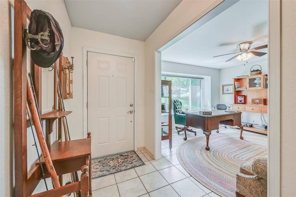 912 N Dove Road, Grapevine, TX 76051