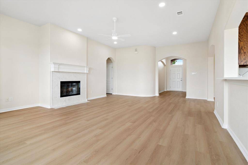 11000 Owl Creek Drive, Fort Worth, TX 76179