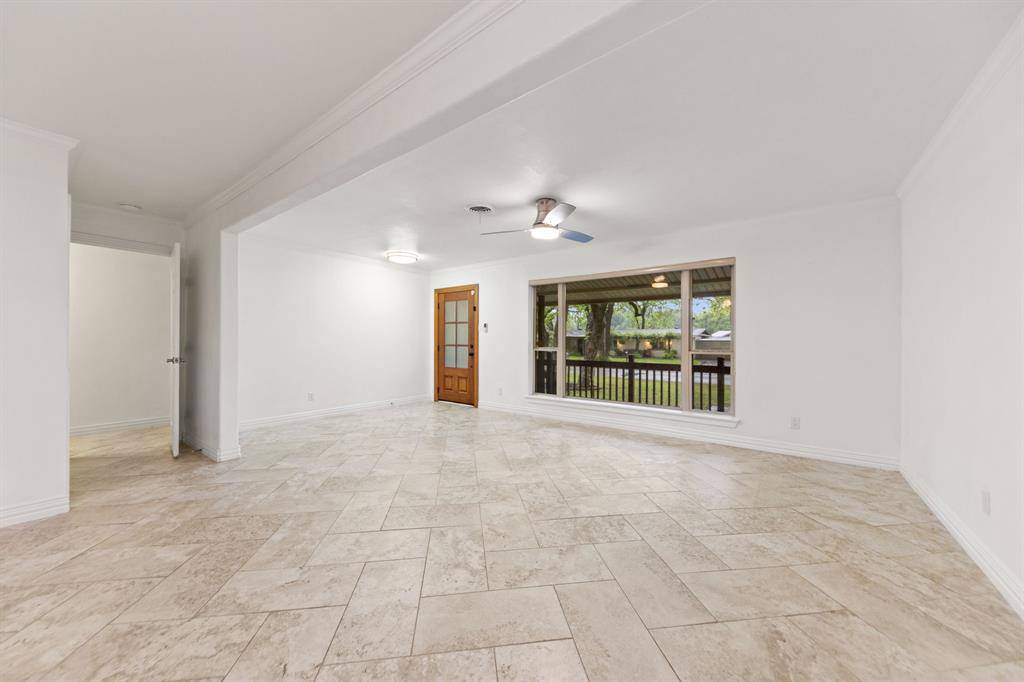 819 Del Mar Lane, Arlington, TX 76012