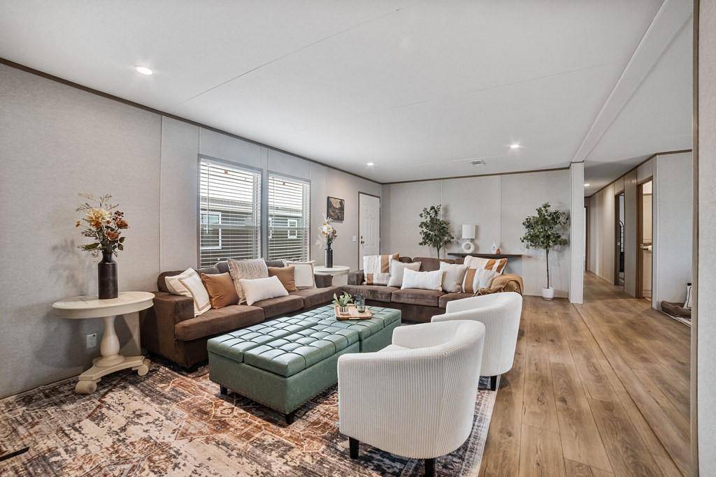 2013 Buffet Way, Poolville, TX 76487