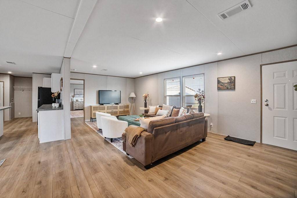 2013 Buffet Way, Poolville, TX 76487