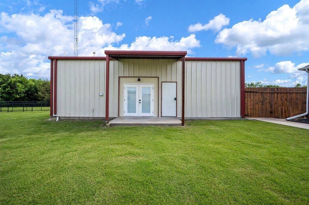 940 Lester Burt Road, Farmersville, TX 75442
