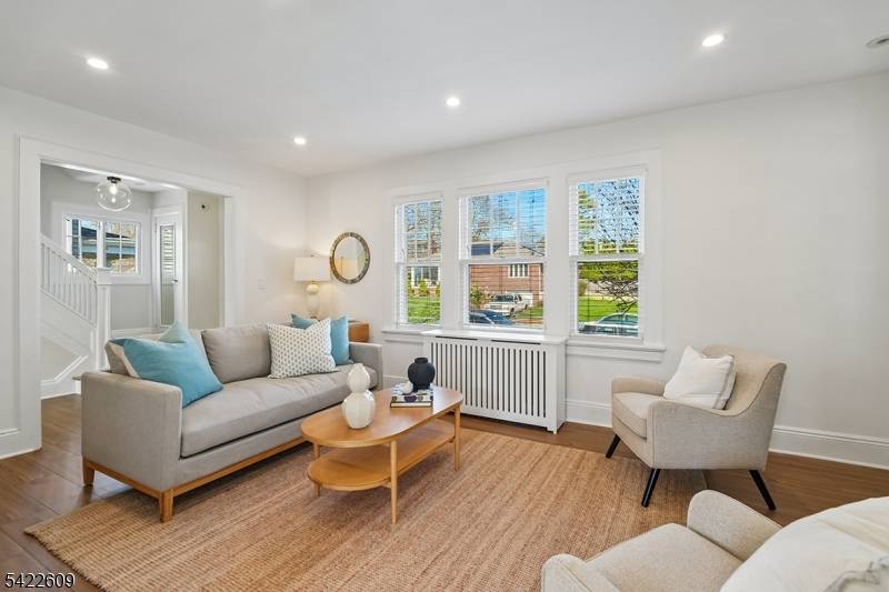 16 Fairview Ave, Summit City, NJ 07901