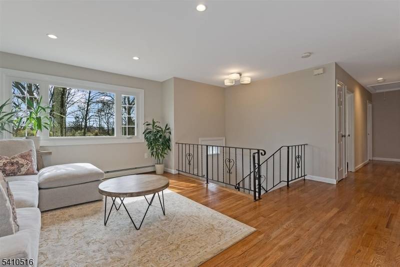 7 Pamela Dr, Randolph Twp., NJ 07869