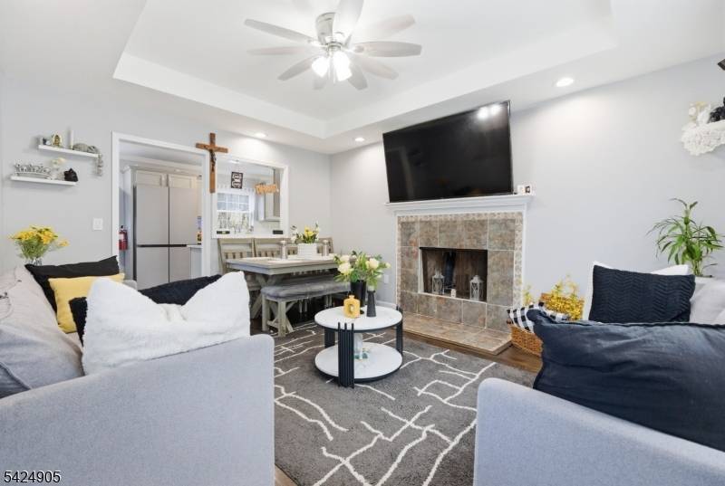 23 Roosevelt Trl, Hopatcong Boro, NJ 07843