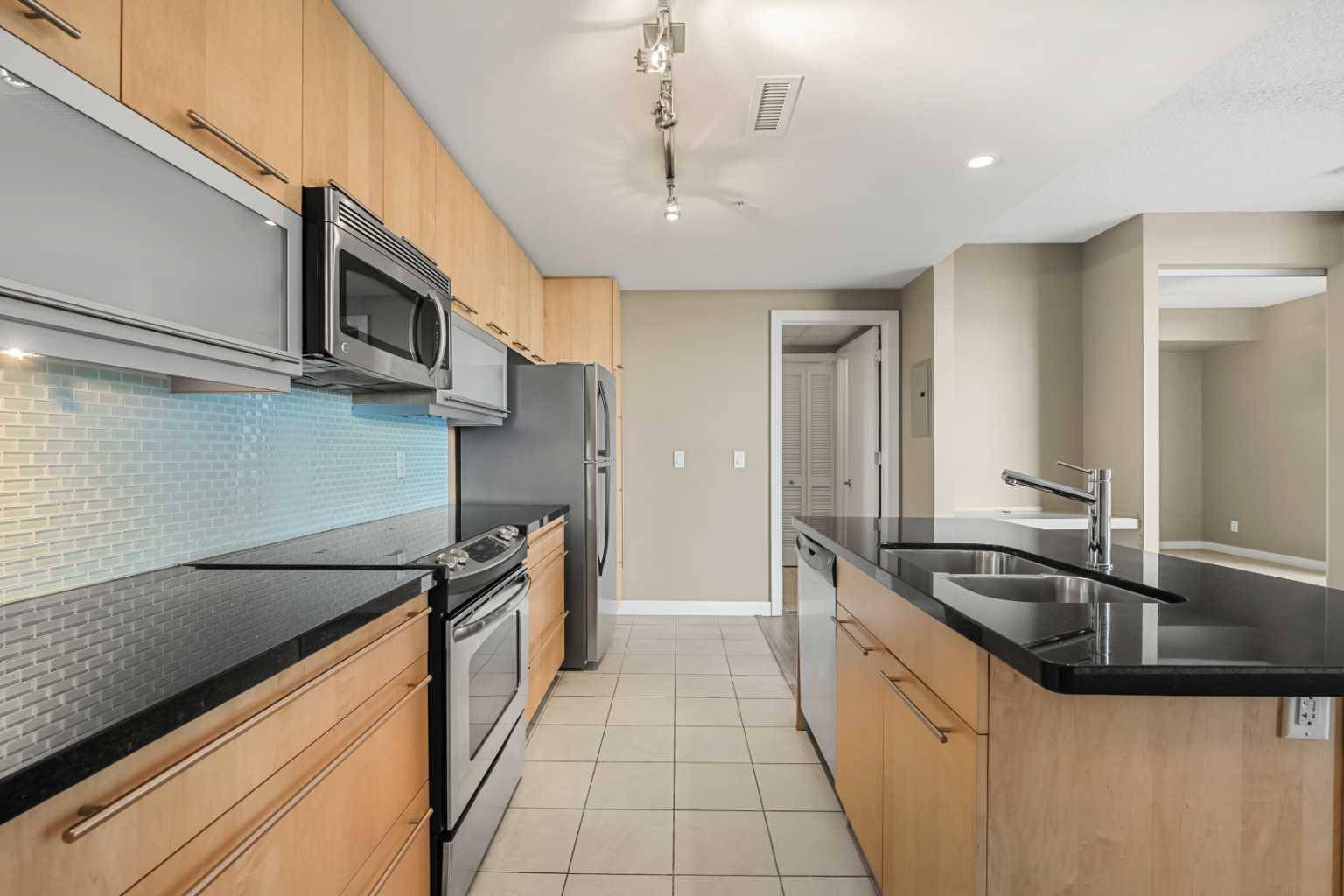 215 13 AVE SW #1407, Calgary, AB T2R 0V6