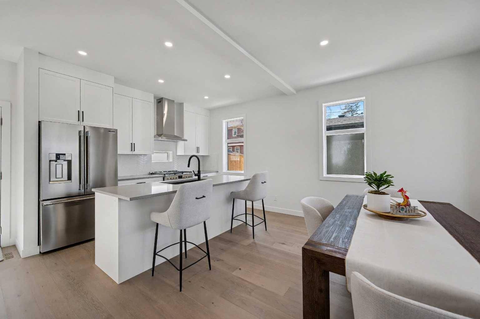 753 Centre AVE NE, Calgary, AB T2E4B6