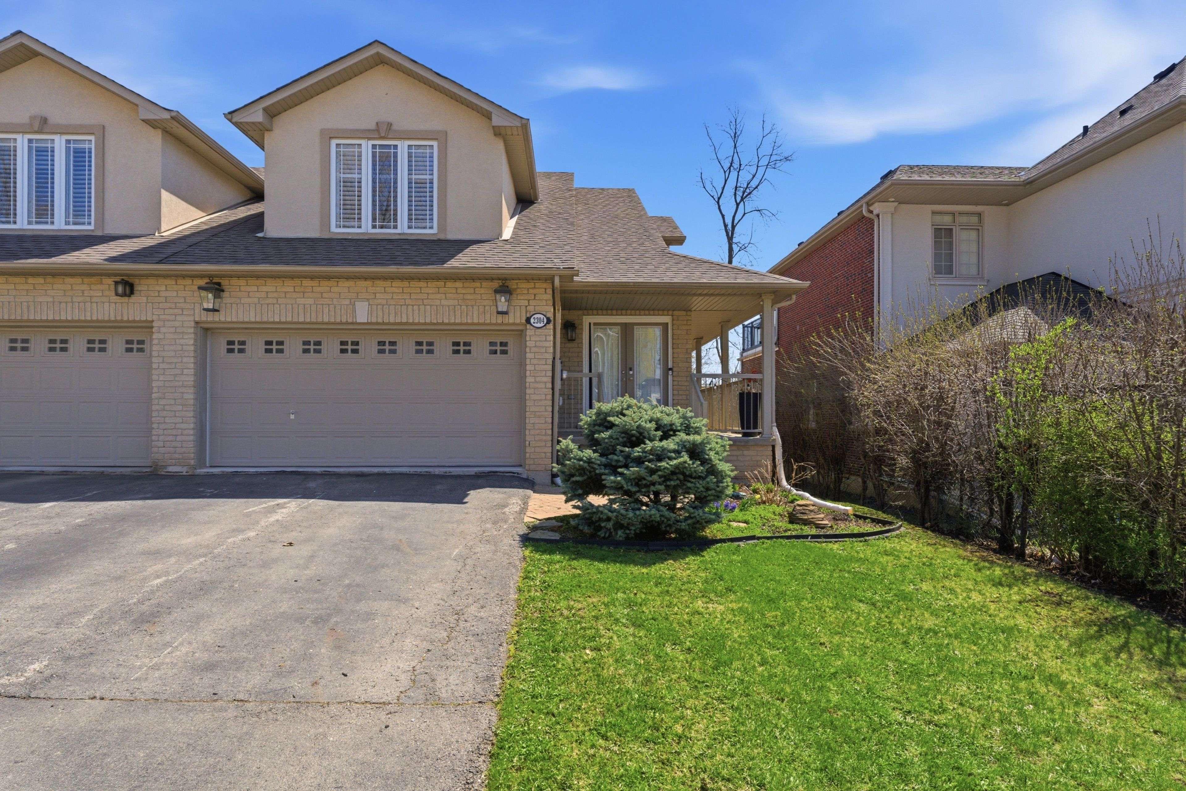 2304 Sovereign ST, Oakville, ON L6L 1L6