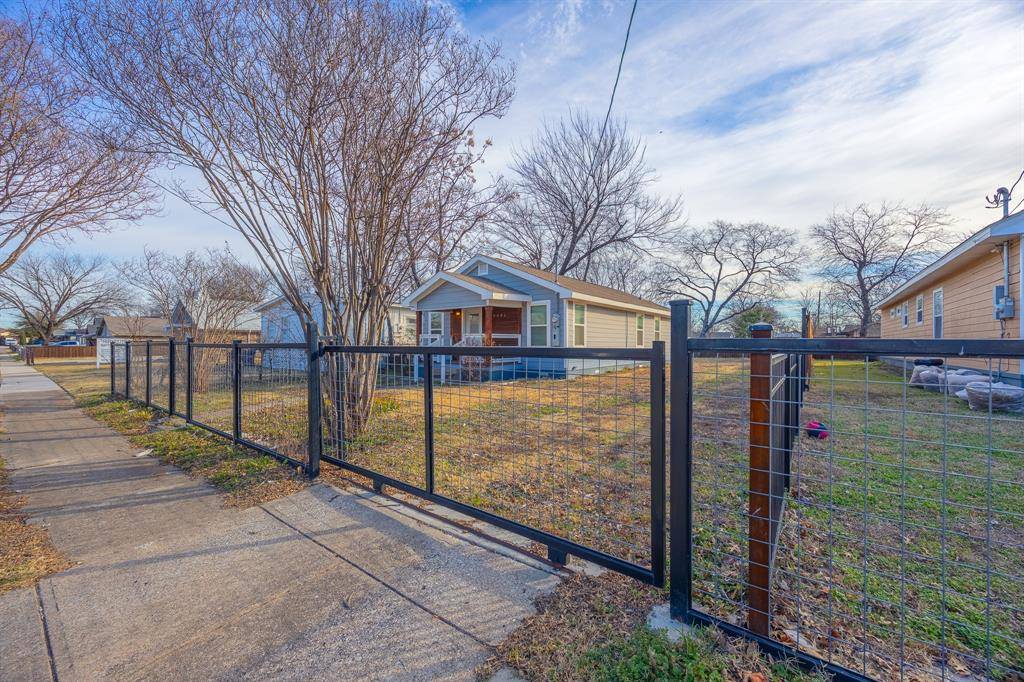 4042 Ladale Drive, Dallas, TX 75212