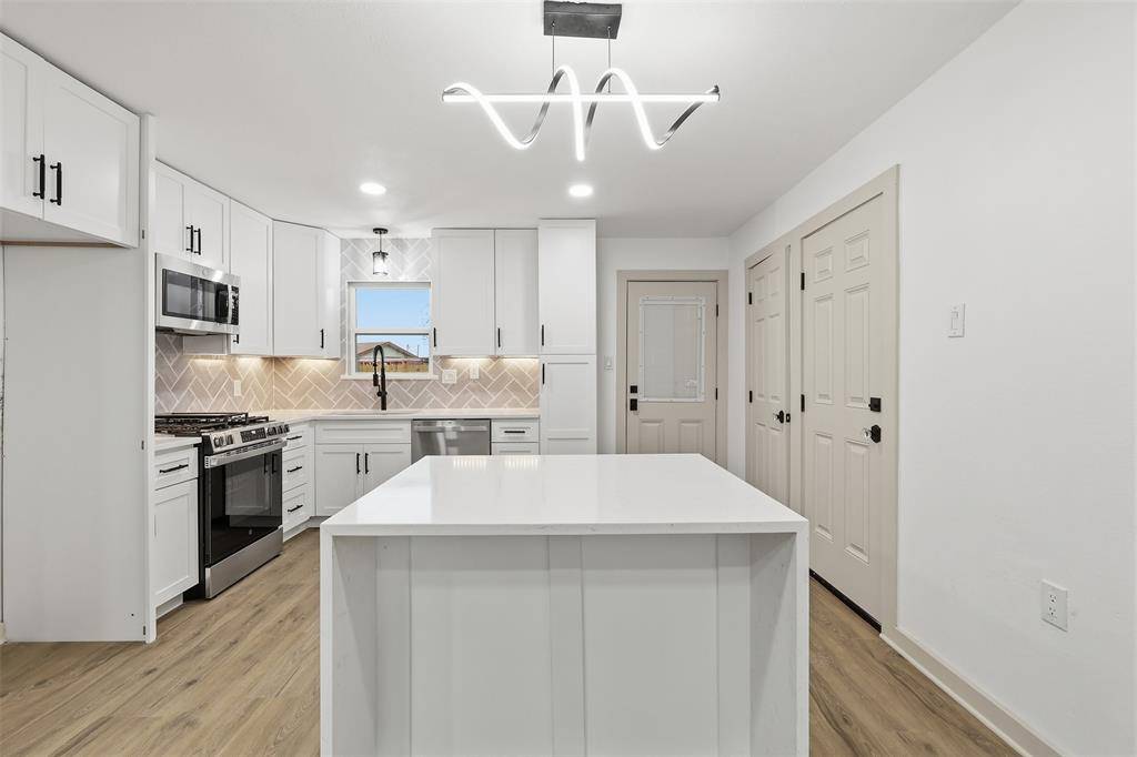 8442 Campanella Drive, Dallas, TX 75243