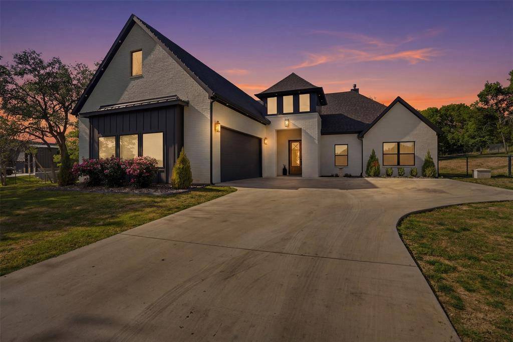 305 Glade Valley Road, Azle, TX 76020