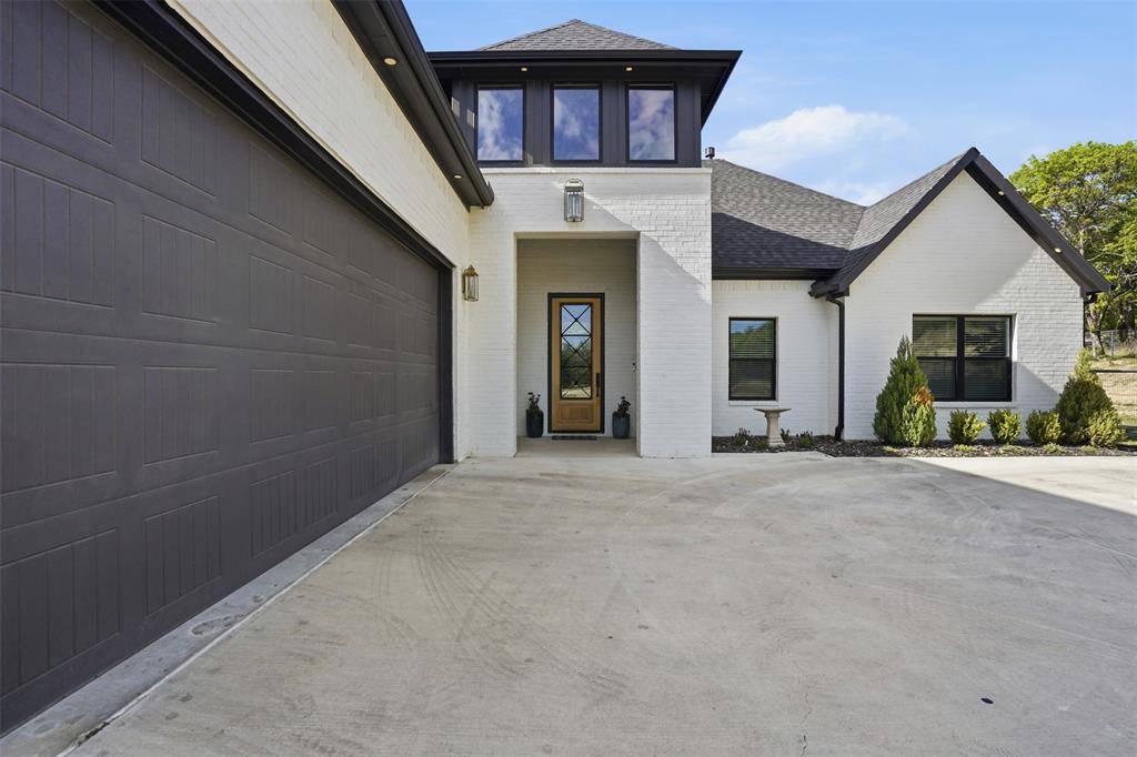305 Glade Valley Road, Azle, TX 76020
