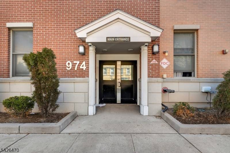 974 Summit Ave #401, Jersey City, NJ 07307