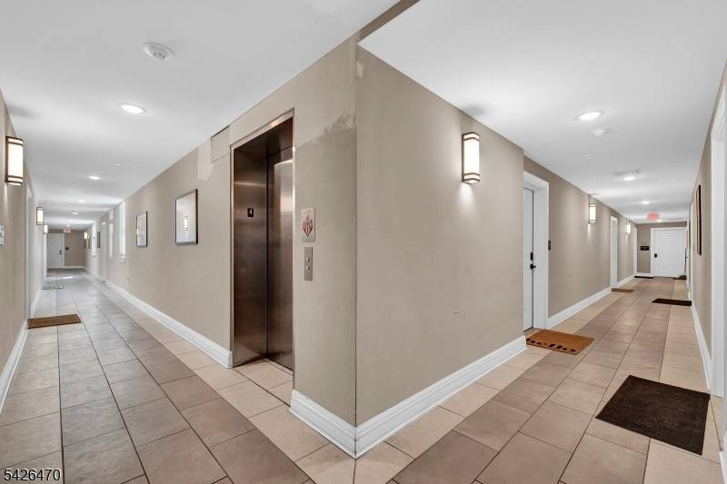 974 Summit Ave #401, Jersey City, NJ 07307