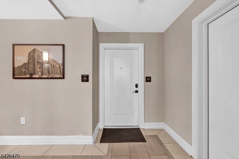 974 Summit Ave #401, Jersey City, NJ 07307