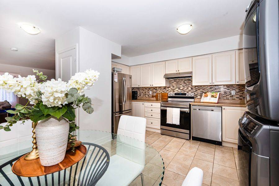 28 Camps LN, Toronto E10, ON M1E 0B2