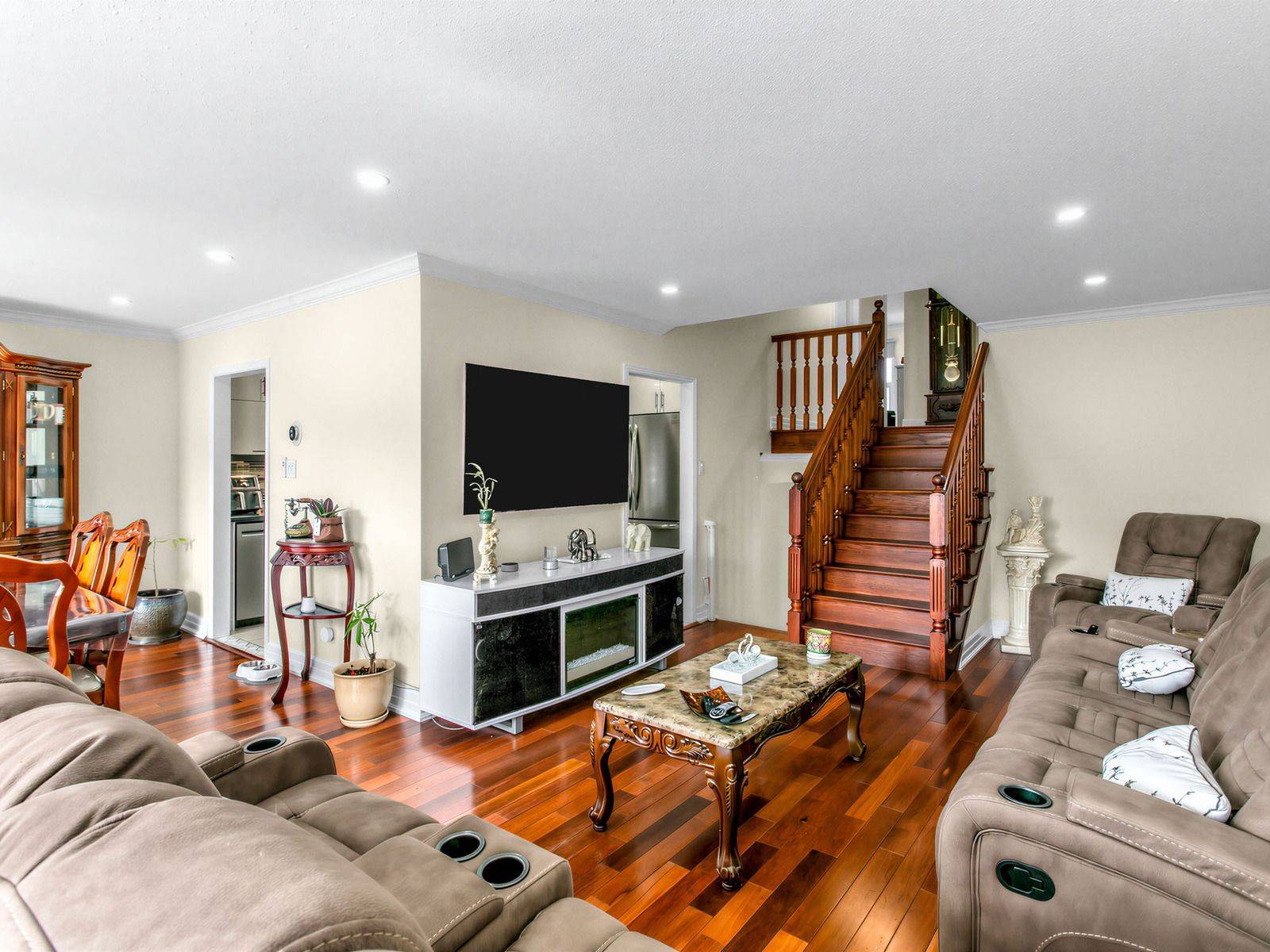 137 Beech ST, Brampton, ON L6V 2Z2