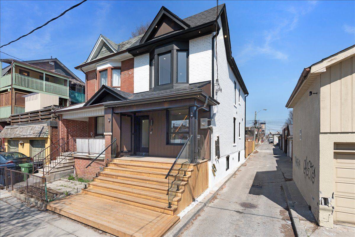 4 Ernest AVE, Toronto W02, ON M6P 3M5