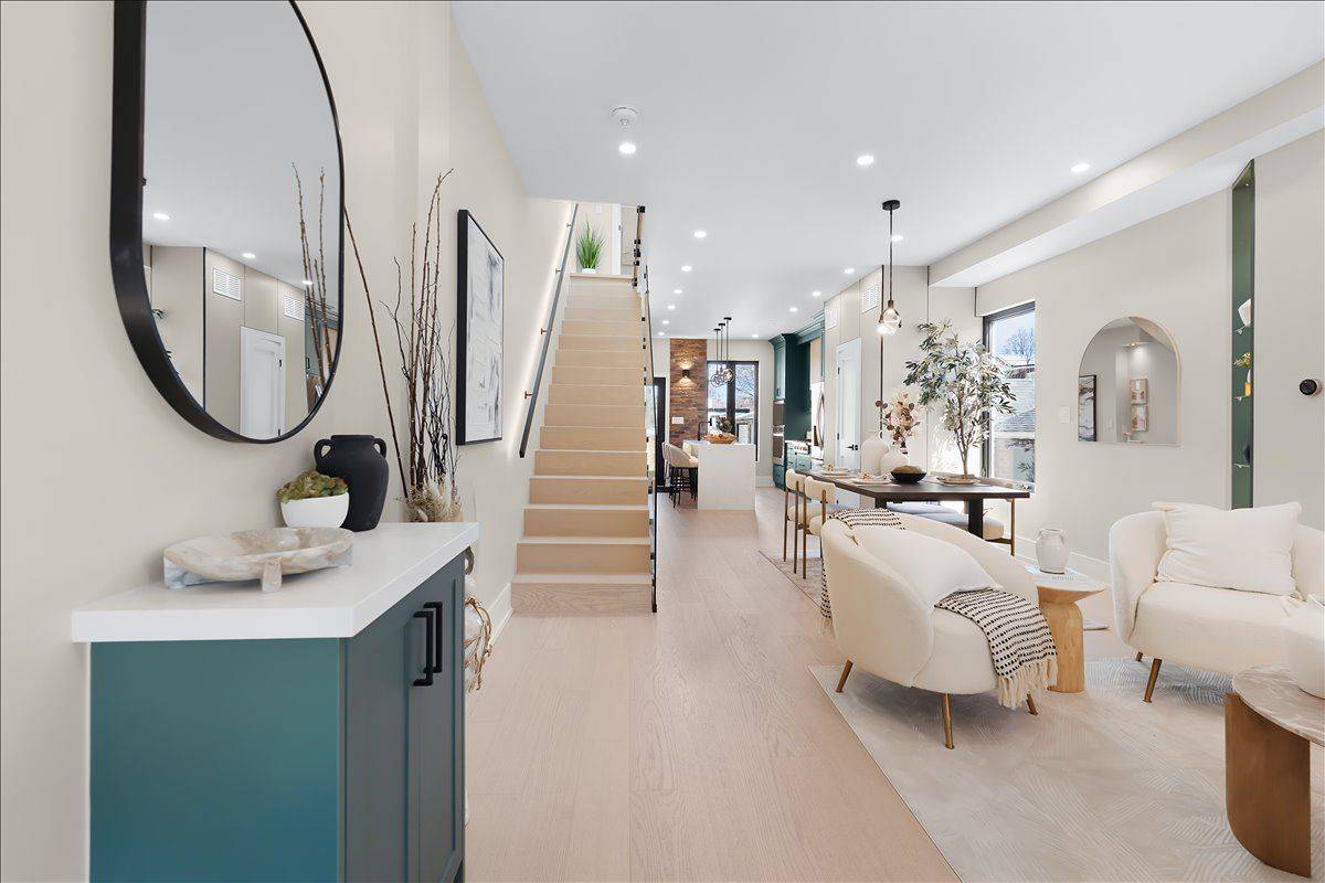 4 Ernest AVE, Toronto W02, ON M6P 3M5