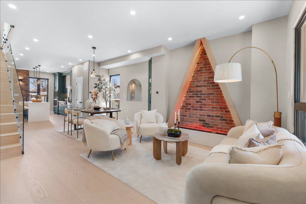 4 Ernest AVE, Toronto W02, ON M6P 3M5