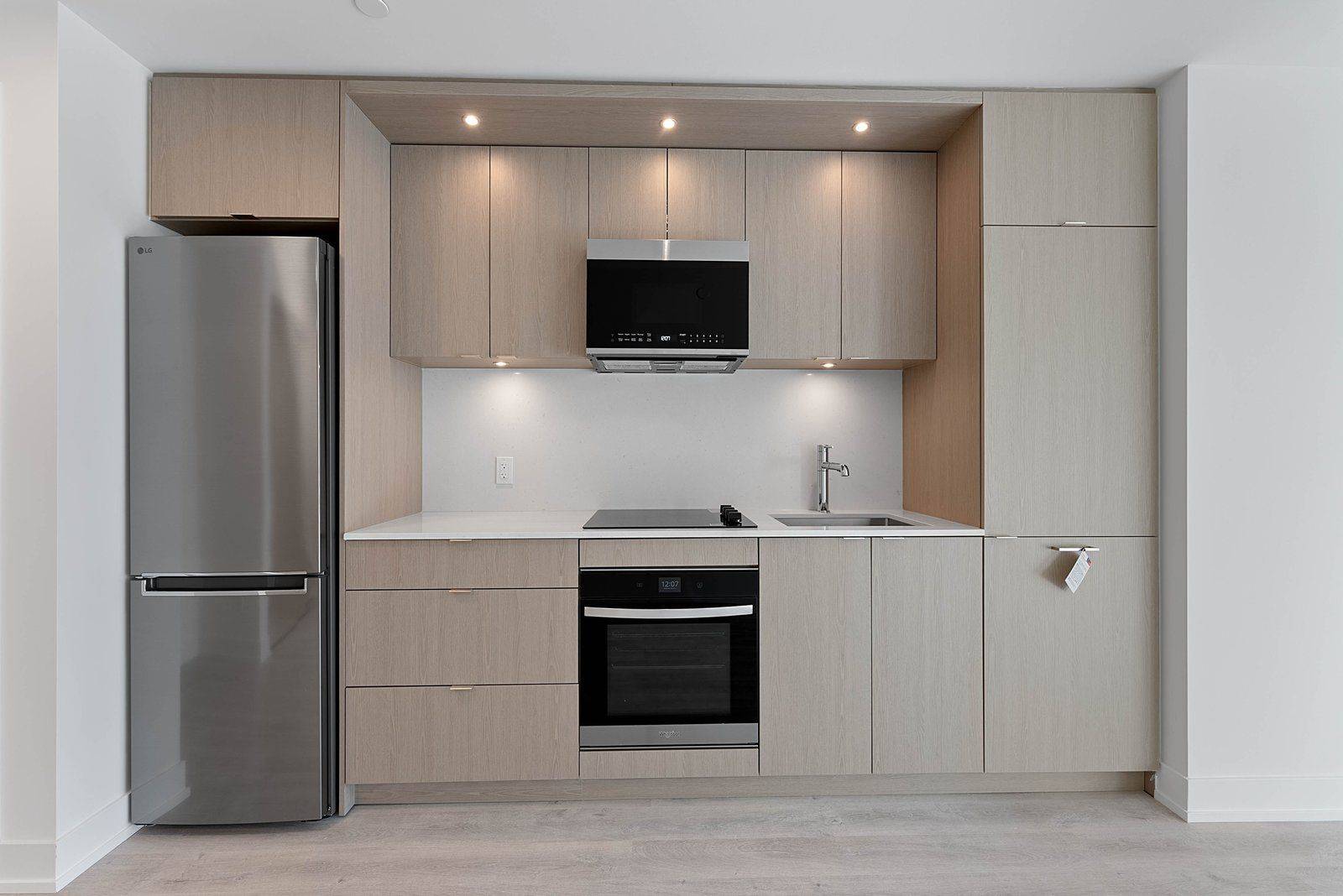 25 Cordova AVE #413, Toronto W08, ON M9A 0E5