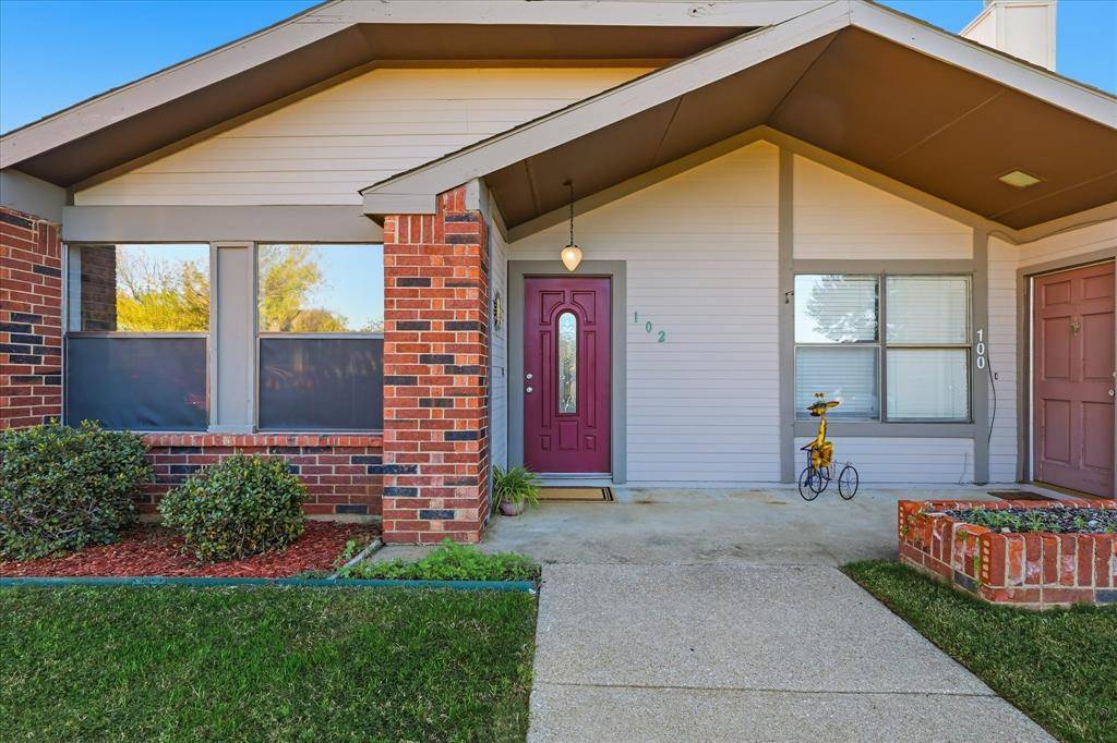 102 Gray Oak Court, Euless, TX 76039