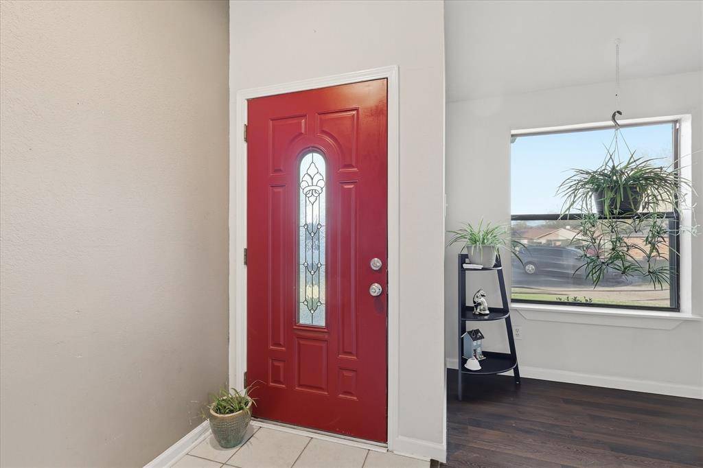 102 Gray Oak Court, Euless, TX 76039