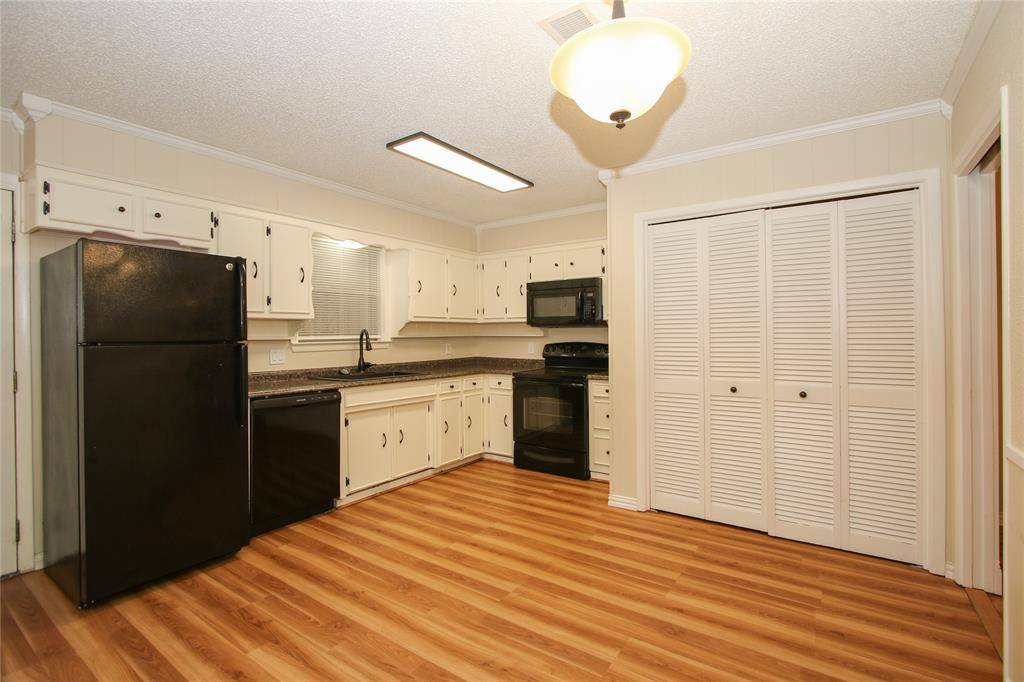 5301 Wooten Drive, Fort Worth, TX 76133