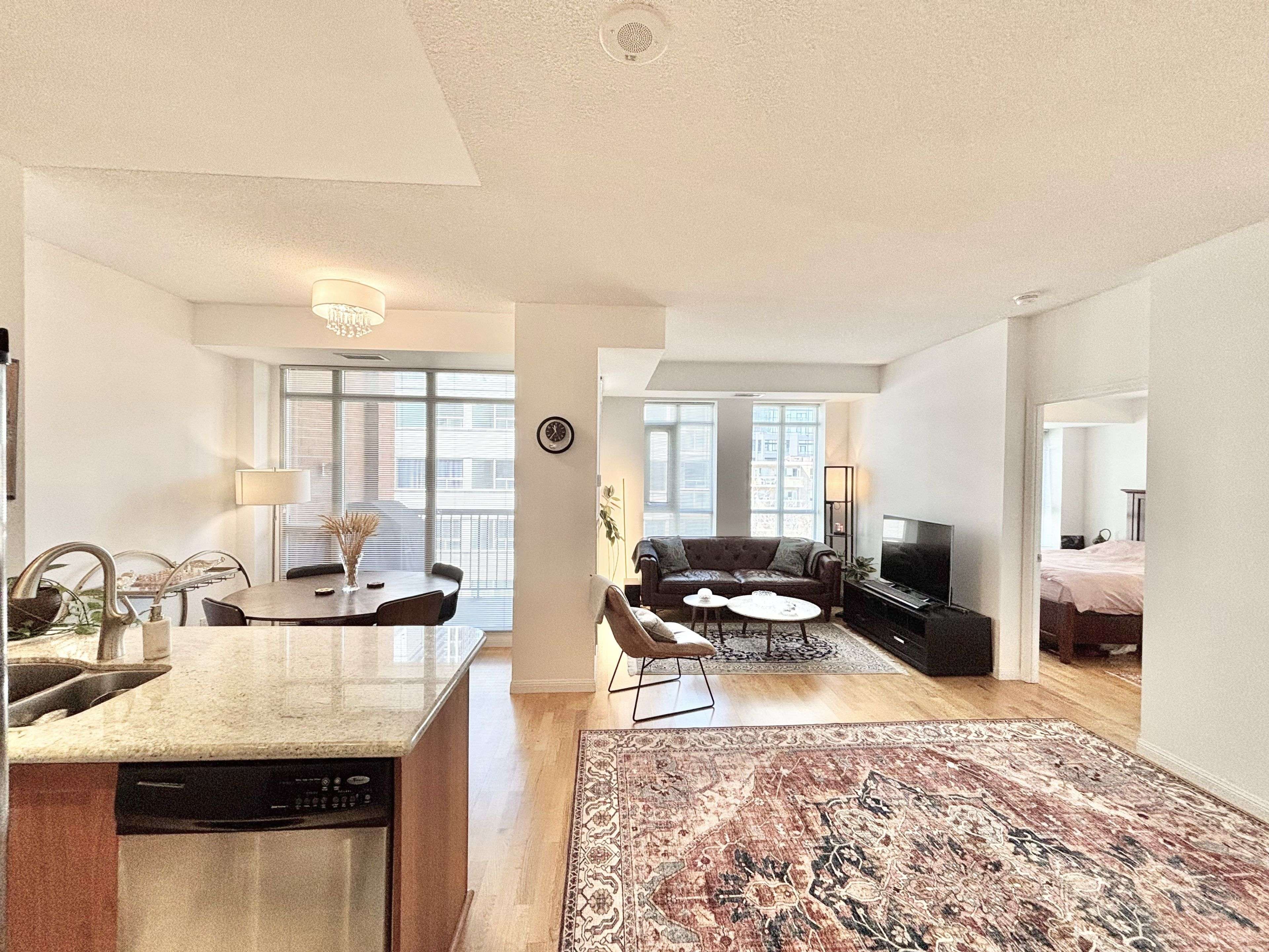 900 Mount Pleasant RD #426, Toronto C10, ON M4P 3J9