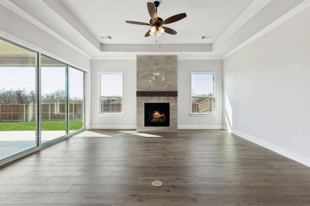 208 Bristol Lane, Azle, TX 76020