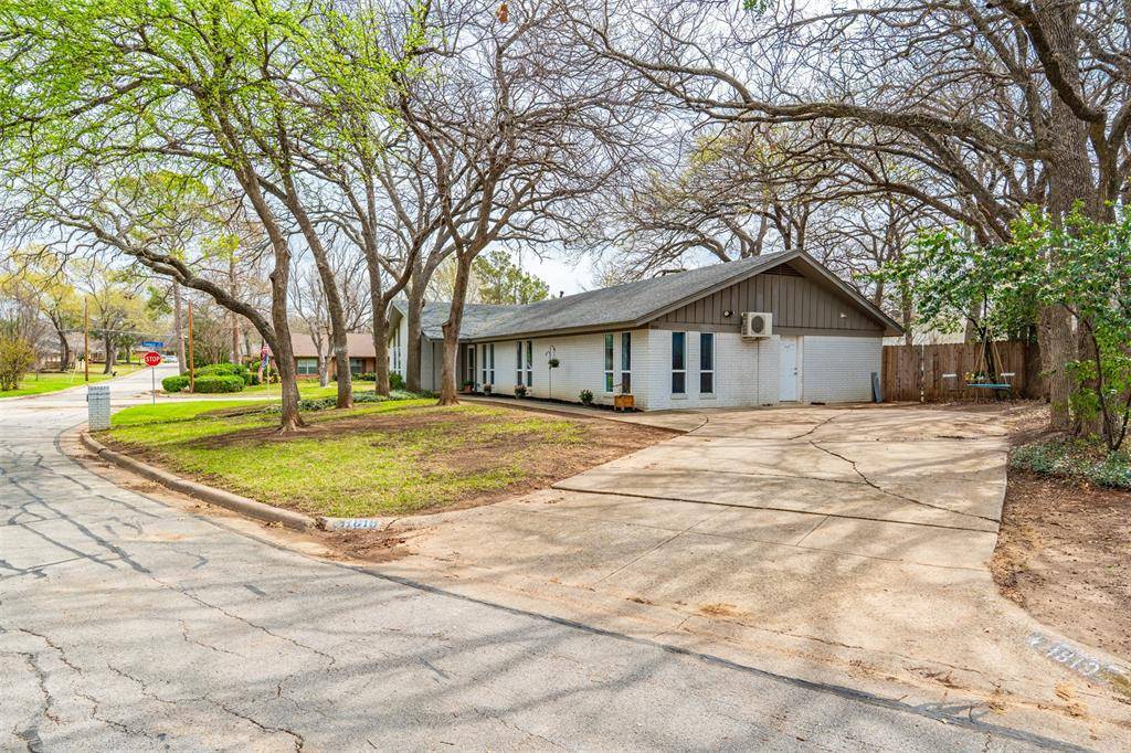 1819 W Cedar Elm Drive, Arlington, TX 76012