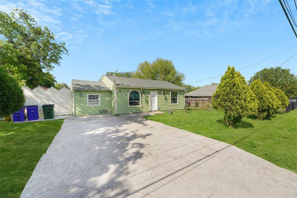 11405 S Blossom Circle, Balch Springs, TX 75180