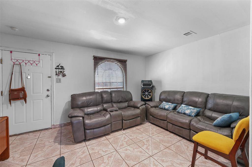 11405 S Blossom Circle, Balch Springs, TX 75180