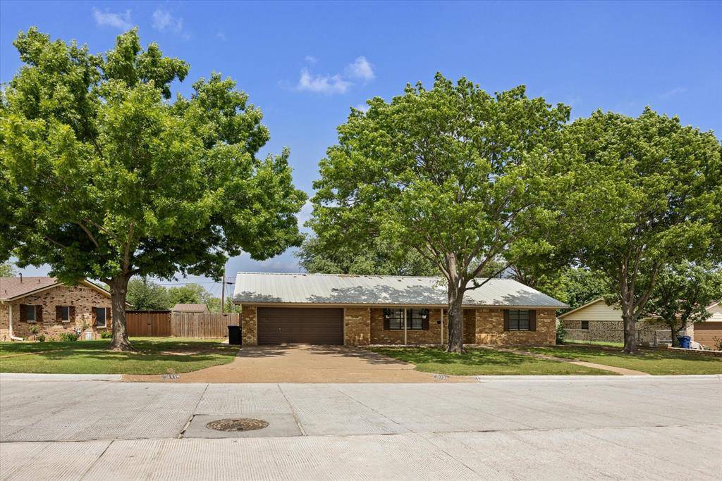 1110 Gifford Drive, Granbury, TX 76048