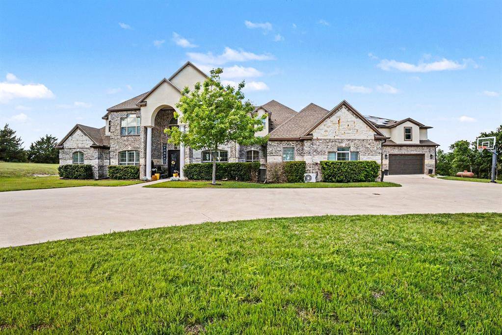 505 S Bluegrove Road, Lancaster, TX 75146